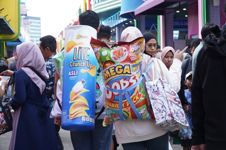 Potrait kemeriahan Pekan Raya Jakarta (PRJ) 2025 di JIExpo Kemayoran, Jakarta Utara, Sabtu (21/6/2025). 