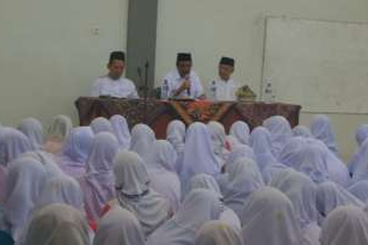 Cawagub DKI Djarot Saiful Hidayat berkunjung ke Pesantren Tebuireng di Jombang, Jumat (11/11/2016). 