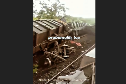 Viral, Video Kereta Api Babaranjang Alami Anjlok, Lokomotif hingga Gerbong Terguling