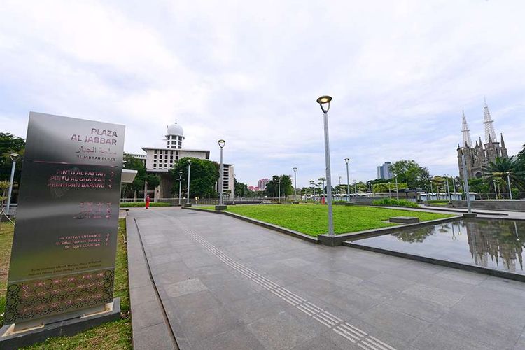 Tampilan baru Masjid Istiqlal usai direnovasi, Jakarta, Kamis (7/1/2021). Renovasi ini merupakan yang pertama sejak 42 tahun lalu, dengan memaksimalkan fungsi masjid sebagai tempat ibadah sekaligus memperhatikan aspek arsitektur, seni, hingga estetika.