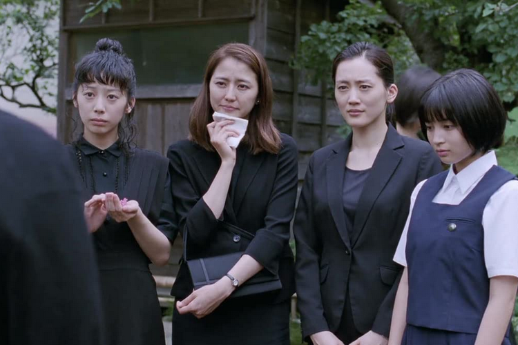 Masami Nagasawa, Haruka Ayase, Kaho, and Suzu Hirose in Our Little Sister (2015)