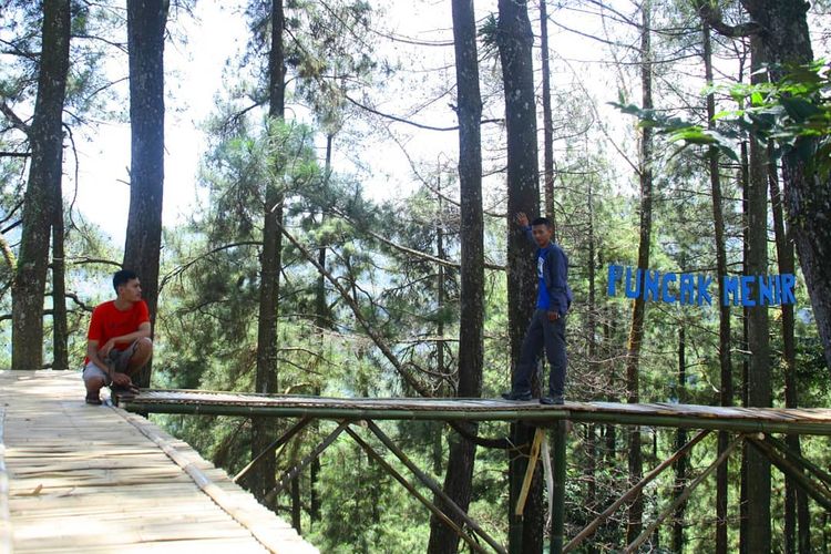 Tempat wisata bernama Puncak Menir di Kabupaten Bogor (dok. Instagram @puncakmenir).