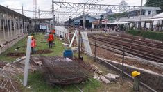 Ada Proyek Konstruksi Peron, Taman di Stasiun Bogor Diubah Jadi Akses Jalan Penumpang