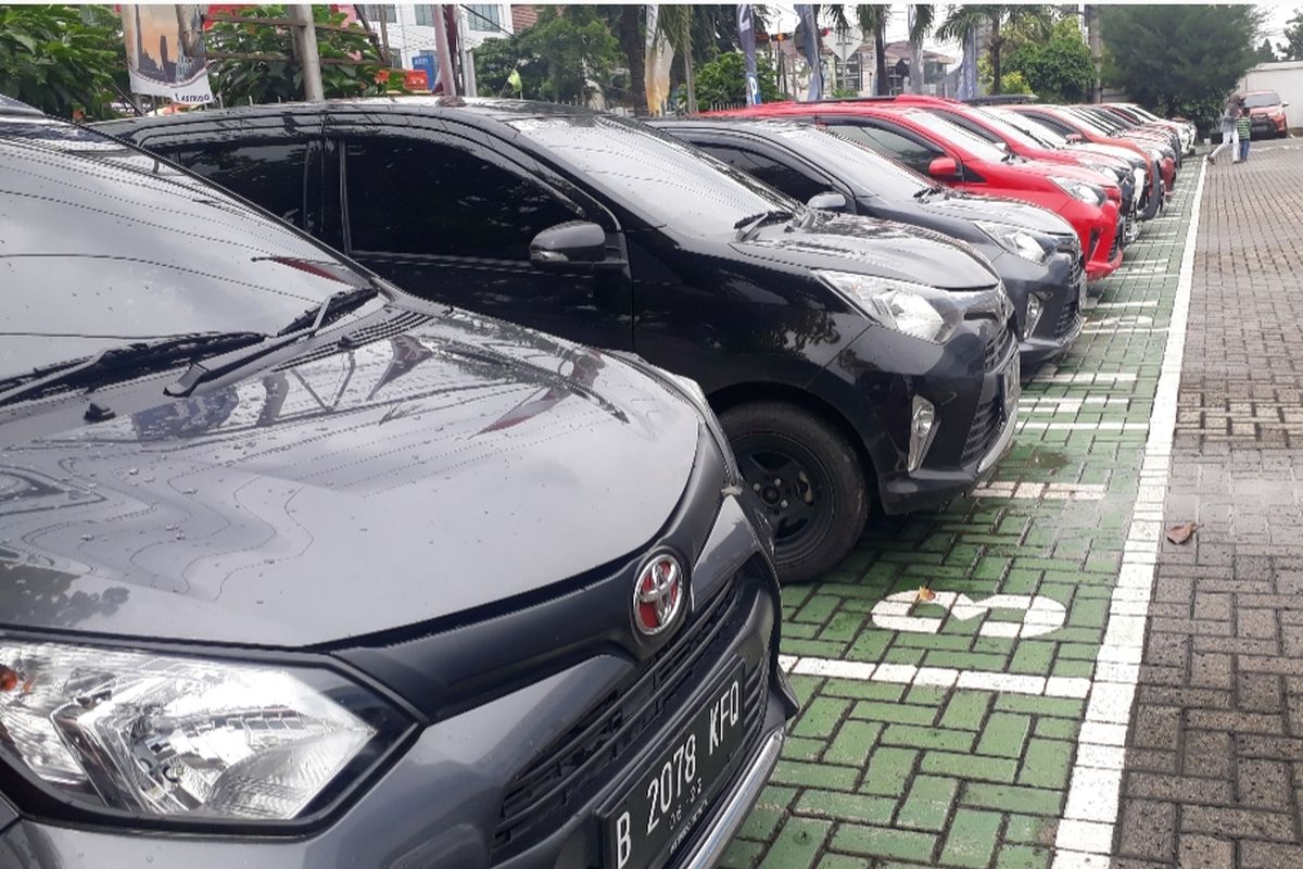 Ilustrasi kopdar Komunitas Toyota Calya Indonesia (KTCI) di sebuah dealer Toyota