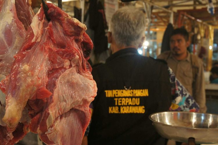 Menjelang Ramadan sejumlah komoditas pangan di Karawang mulai merangkak naik.