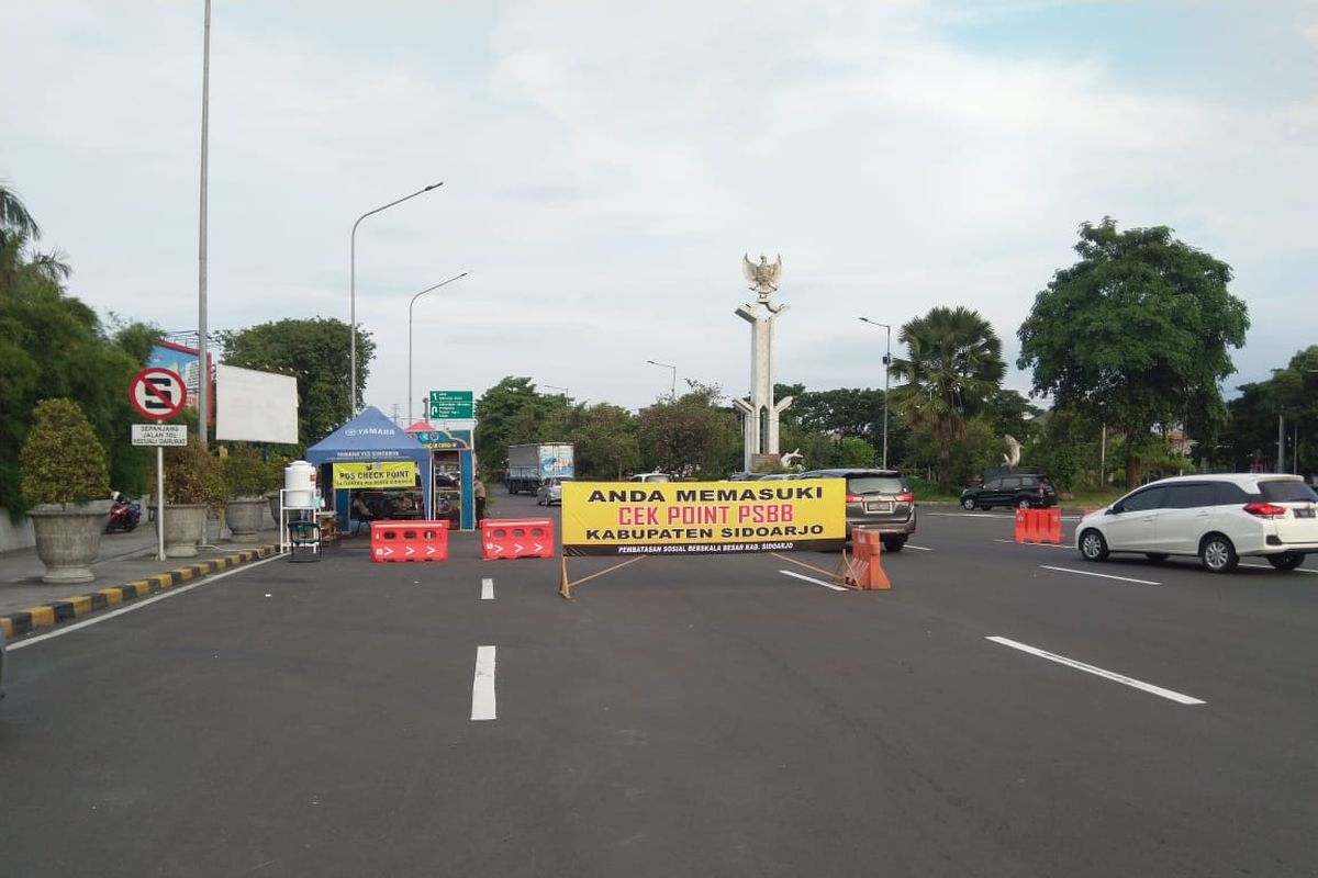 Akses keluar Sidoarjo Jalur A (dari arah Surabaya) menjadi salah satu titik check-point di Jawa Timur.
