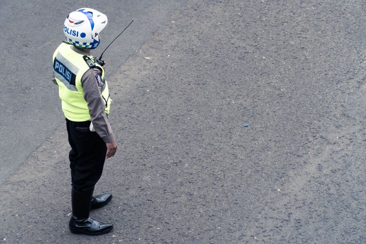 Ilustrasi polisi lalu lintas. Polisi dicakar dan dibentak oleh pengendara mobil di Jembatan Suramadu, Senin (4/9/2023).