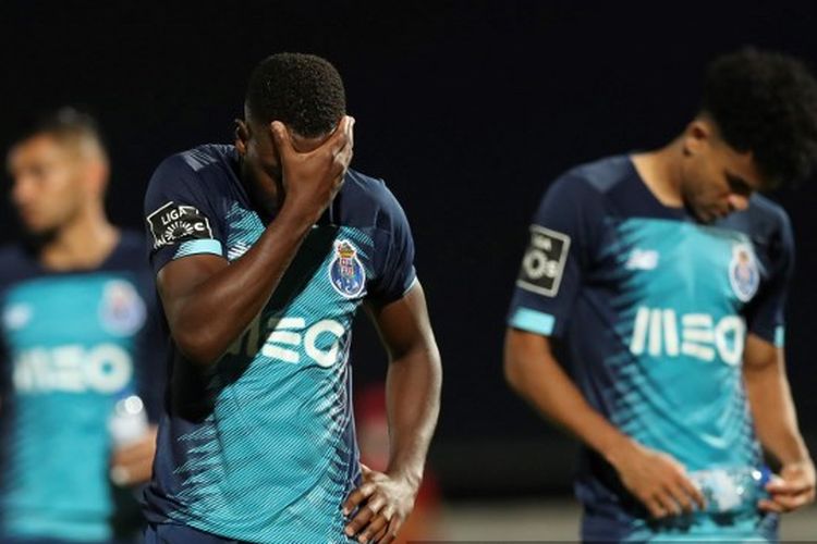 Pemain FC Porto seusai menelan kekalahan dari Famalicao dalam lanjutan pekan ke-25 Liga Portugal, Kamis (4/6/2020) dini hari WIB.