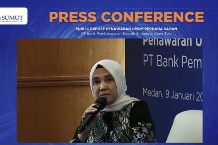 Direktur Keuangan dan Teknologi Informasi Bank Sumut Arieta Aryanti saat konferensi pers virtual, Senin (9/1/2023).