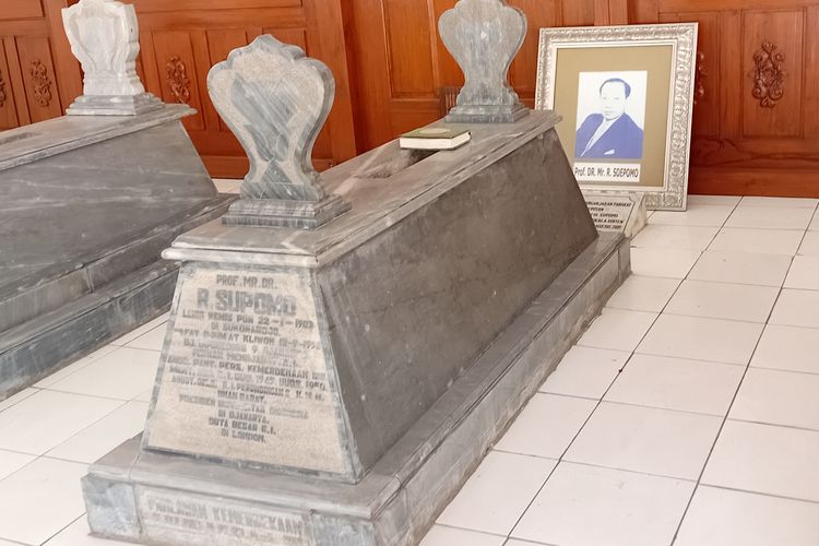 Di Balik Makam Dr. Soepomo di Solo, Siapa yang Merawat?