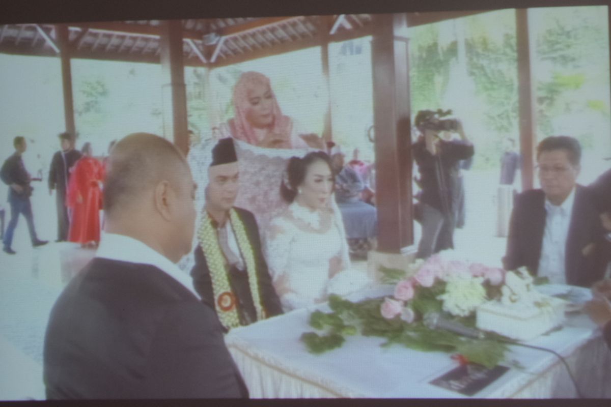 Rio Reifan dan Henny Yuliyanah melangsungkan akad nikag di Omah Pawon, Ampera Raya, Jakarta Selatan, Sabtu (18/8/2018).