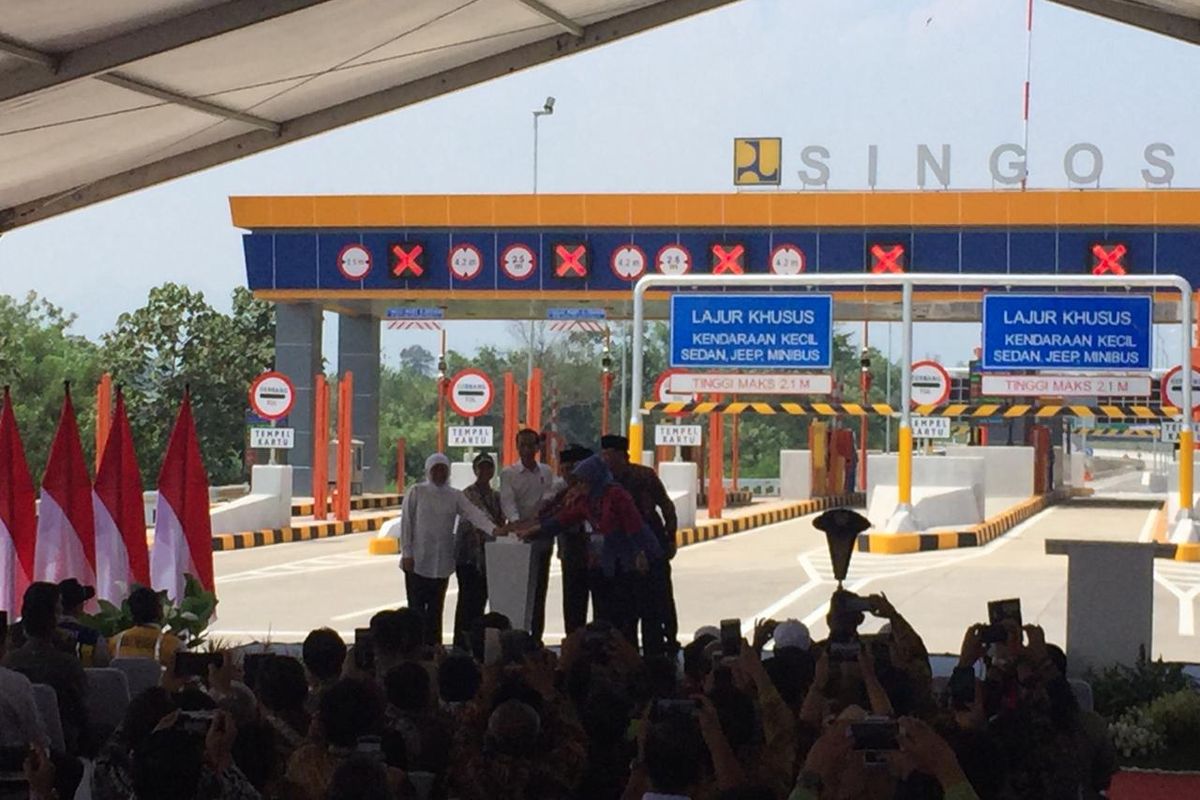 Presiden Joko Widodo meresmikan Jalan Tol Pandaan-Malang Seksi 1-3, di GT Singosari, Senin (13/5/2019).