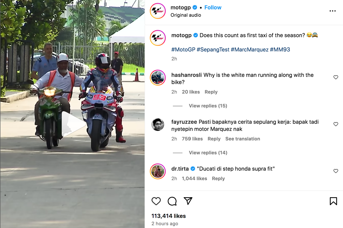 Momen Marc Marquez didorong oleh marshal saat tes pramusim Sepang 2024