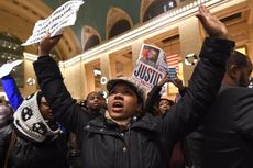 Pengadilan Bebaskan Polisi dalam Kasus Berbau Rasial, New York Dilanda Demonstrasi