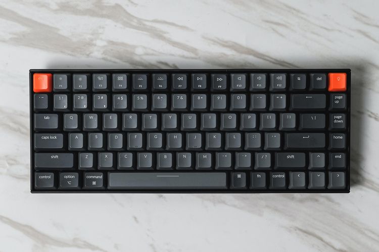 Ilustrasi keyboard. Keyboard adalah perangkat input yang memungkinkan pengguna untuk memasukkan instruksi, berupa huruf, angka, simbol atau karakter, ke komputer.