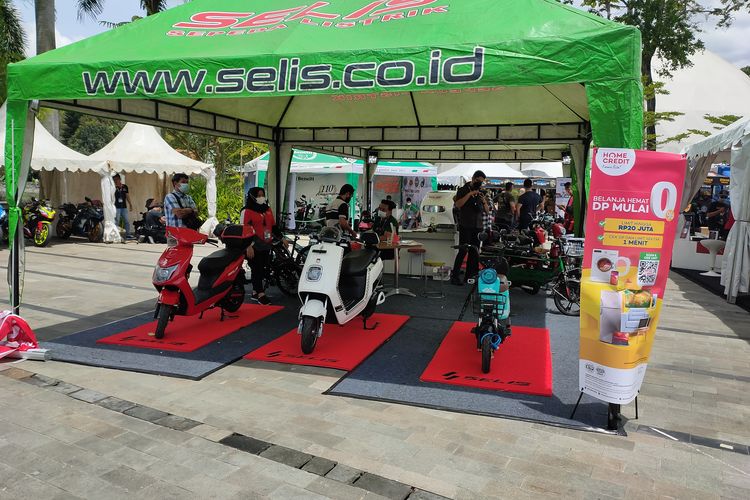 jejeran sepeda dan motor listrik Selis di IIMS Motobike Show 2021