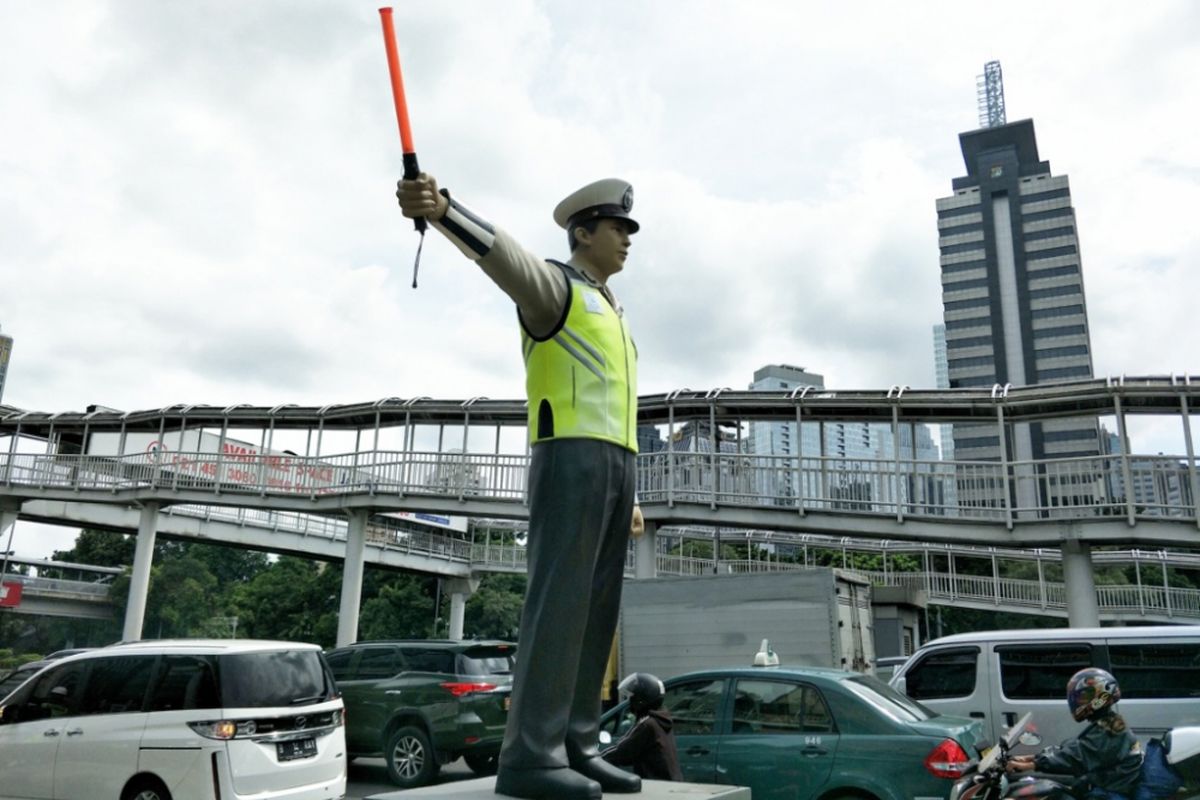 Patung Polisi di Jalan Gatot Subroto, Jakarta Selatan. Foto diambil pada Jumat (23/2/2018).