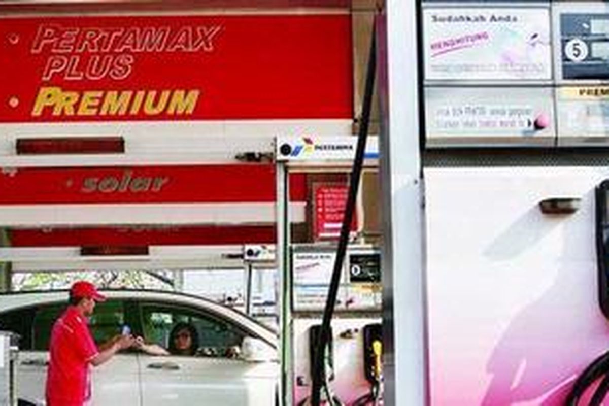 Kebijakan pembatasan BBM dinilai pakar sebagai jalan pintas untuk memberlakukan harga pasar Internasional di dalam negeri.