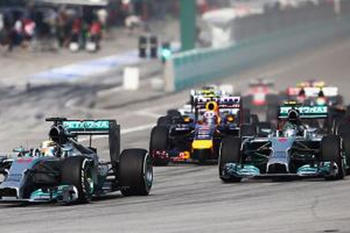 Lewis Hamilton menjuarai F1 Malaysia diikuti rekan setimnya, Nico Rosberg