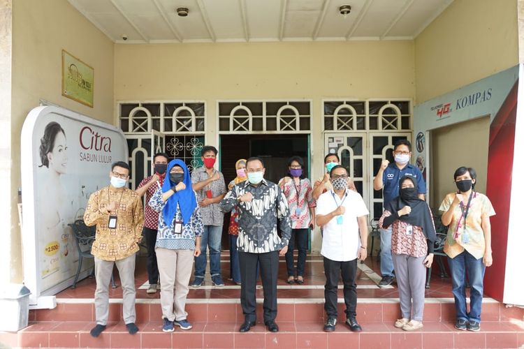 Dodi Reza pada kesempatan On Air Bersama 102.6 Radio Sonora dan 101.8 Smart FM di Studio Sonora FM Palembang tersebut turut dipandu Host Raidi Sonora, Endah.