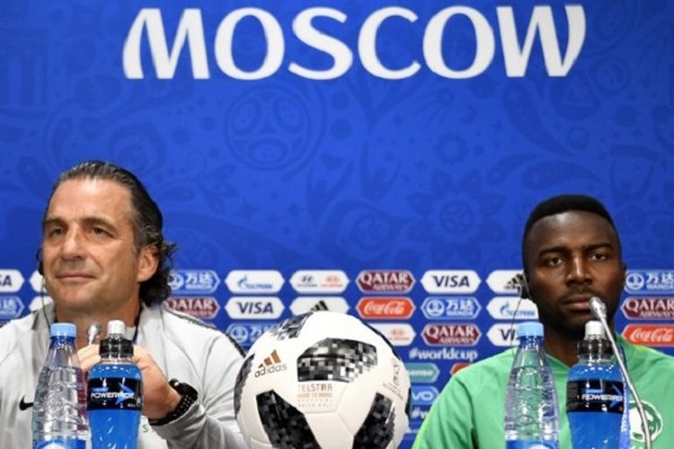 Pelatih Arab Saudi, Juan Antonio Pizzi, melakukan jumpa pers di Stadion Luzhniki, 13 Juni 2018, jelang laga pembuka Piala Dunia 2018 kontra Rusia. 