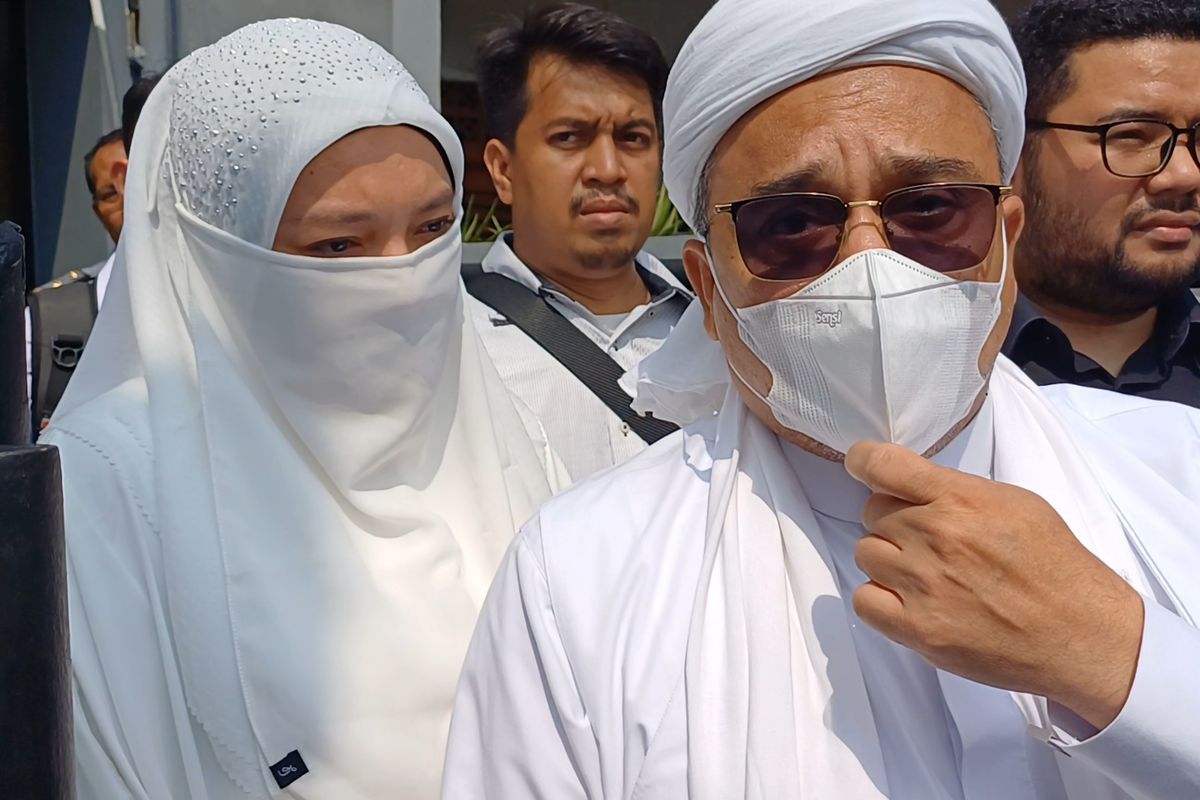 Eks pemimpin Front Pembela Islam (FPI) Muhammad Rizieq Shihab saat ditemui di Balai Pemasyarakatan (Bapas) Jakarta Pusat, Senin (10/6/2024).