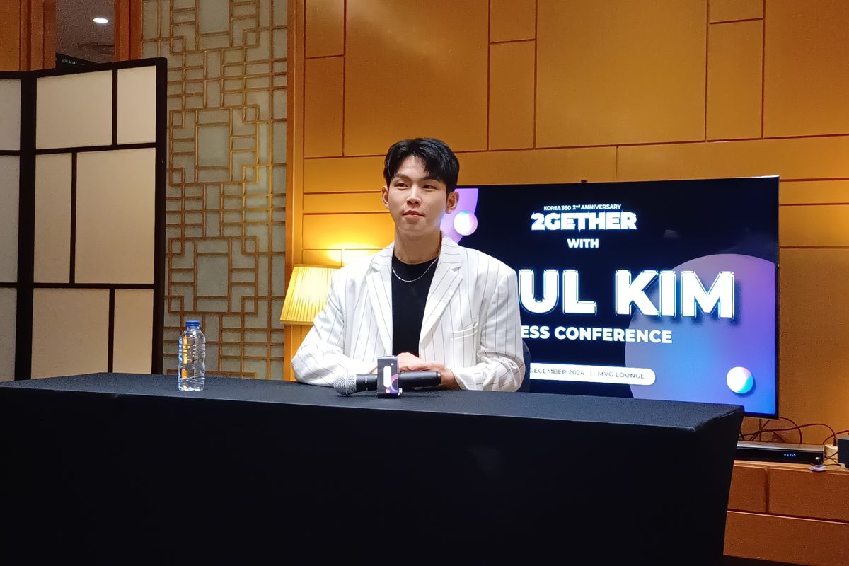 Penyanyi solo Korea Selatan, Paul Kim saat konferensi pers sebelum penampilannya di acara KOREA 360 2nd Anniversary : 2GETHER di Lotte Mall Kuningan , Jakarta Selatan pada Jumat (6/12/2024).