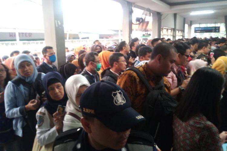 Kondisi Stasiun Depok, Jalan Pancoran Mas, Senin (23/7/2018).