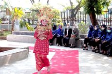 Ketika Emak-emak Parade Busana Nusantara di Hari Kemerdekaan Indonesia...