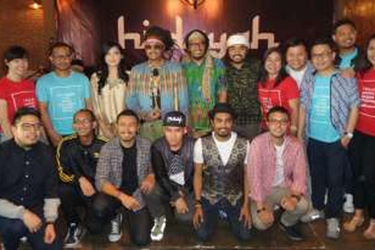 Vokalis Glenn Fredly dan musisi pengisi album Hidayah dalam peluncuran albun Hidayah di Common People, Kemang, Jakarta Selatan, Kamis (2/6/2016).