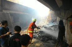 Kebakaran di Kolong Jalan Rasuna Said, Arus Lalu Lintas Dialihkan