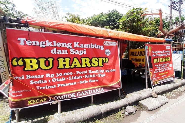 Warung tengkleng Bu Harsi yang viral karena dianggap harganya mahal di Jalan Kunir V Solo Baru, Grogol, Sukoharjo, Jawa Tengah, Selasa (7/12/2021).