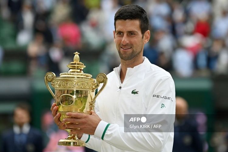 Novak Djokovic menjadi juara Wimbledon 2021 usai mengalahkan petenis Italia, Matteo Berrettini, di final yang berlangsung di Centre Court, Minggu (11/7/2021) malam WIB.