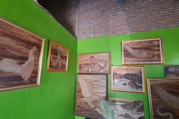 Lukisan gedebok karya Sukamto, warga Jeruklegi, Katongan, Nglipar, Gunungkidul, DI Yogyakarta