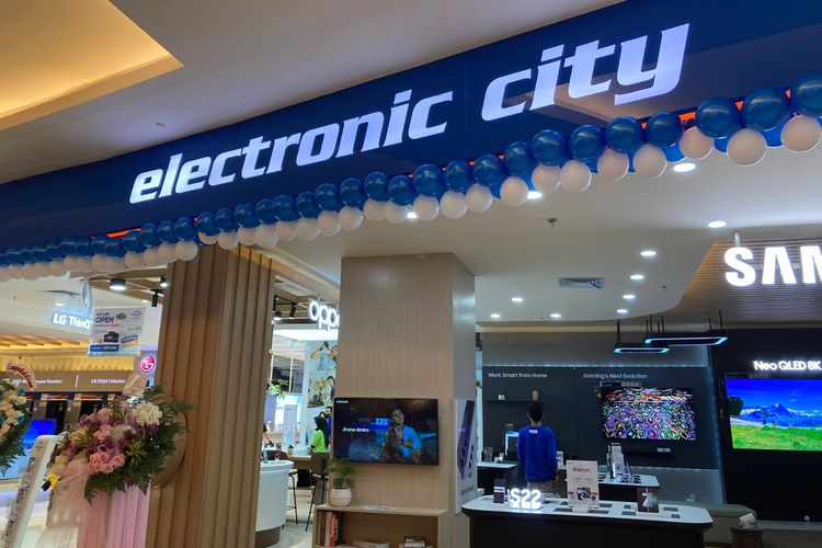 Toko Electronic City di Gandaria City, Jakarta, Sabtu (23/4/2022).