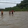 Siswa di Sikka NTT Harus Menyeberangi Sungai untuk Bisa Bersekolah