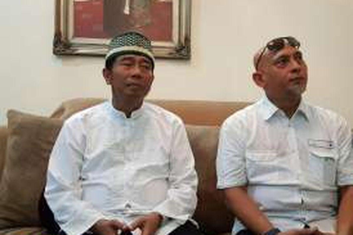 Bakal calon gubernur DKI Jakarta Abraham Lunggana (kiri) dan Ketua Bidang Verifikasi Tim Penjaringan Demokrat Lazarus Simon Ishaq (kanan) di kediaman Lulung, Rawa Belong, Jakarta Barat, Kamis (28/4/2016).