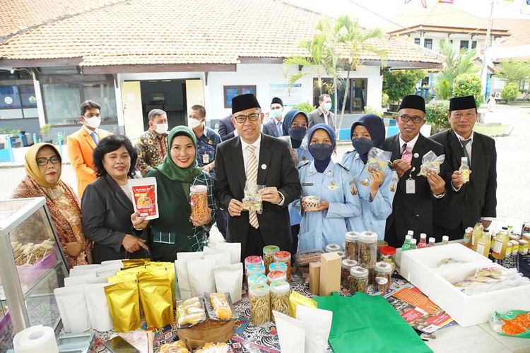 Kementerian KP melalui SUPM Tegal menggelar pameran produk ?Entrepreneurship SUPM Tegal?.