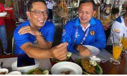 Santap Ulat Sagu, Ini Momen Keakraban Ridwan Kamil dan Bima Arya Saat Hadiri PON XX Papua