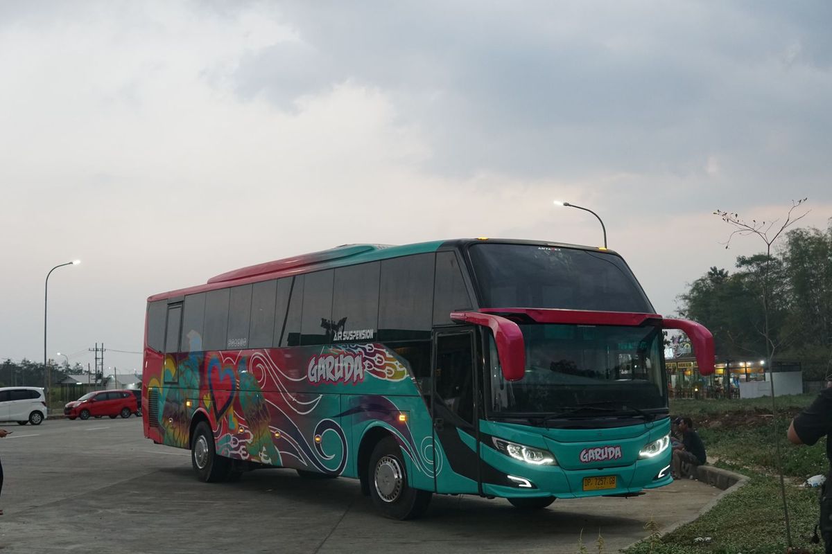Bus baru PO Garuda buatan Karoseri Baihaqi di Malang