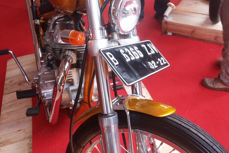 Spakbor yang tampak sudah terpasang di motor chopper milik Presiden Joko Widodo yang dipamerkan di hari pertama ajang Indonesia International Motor Show (IIMS) 2018, di JIExpo Kemayoran, Kamis (19/4/2018).