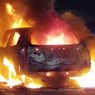 Mobil Terbakar di Tol Dalam Kota Jakarta Barat Usai Tabrak Truk Kontainer 