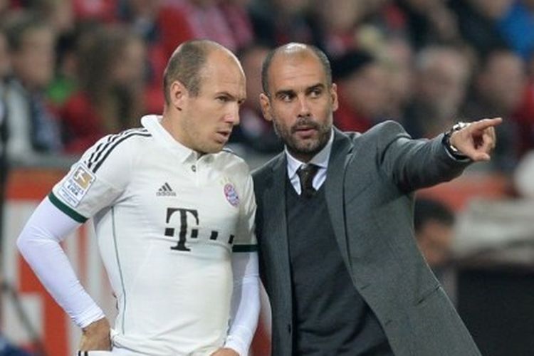 Arjen Robben dan Pep Guardiola kala masih membela Bayern Muenchen.