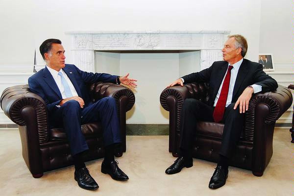 Kandidat presiden AS dari Partai Republik, Mitt Romney, bertemu mantan Perdana Menteri Inggris Tony Blair di London, Kamis (26/7), dalam kunjungan ke Inggris.