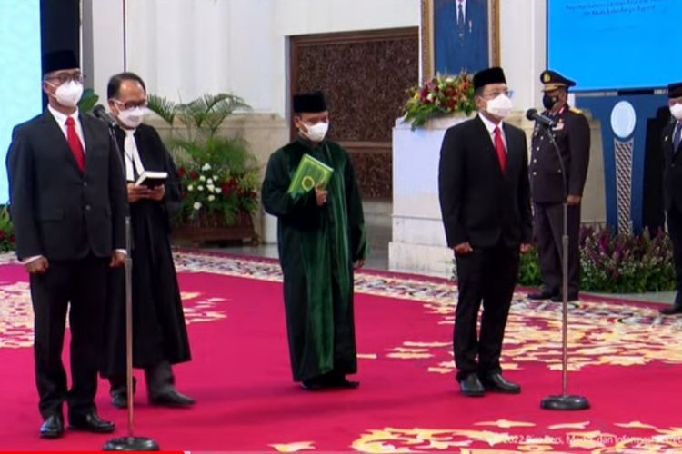Andi Widjajanto saat dilantik sebagai Gubernur Lembaga Ketahanan Nasional (Lemhannas) pada Senin (21/2/2022) di Istana Negara, Jakarta. 