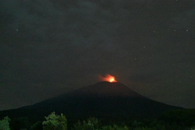Gunung Ile Lewotolok Meletus 52 Kali Disertai Dentuman