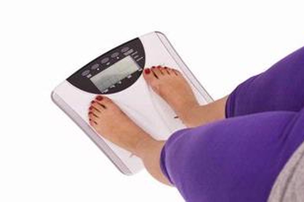 Baju yang pas, tidak longgar akan memotivasi Anda untuk mengurangi berat badan. Tetapi bukan berarti pakai pakaian super ketat dan memamerkan lemak ke mana-mana. 