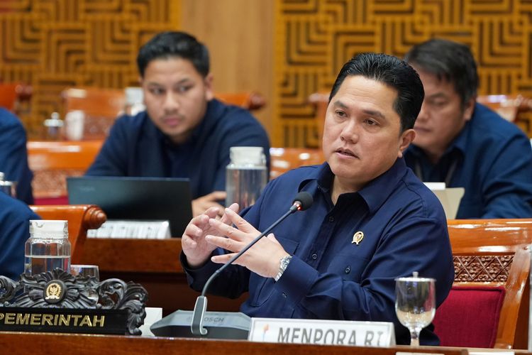 Menteri Pemuda dan Olahraga Erick Thohir memaparkan capaian reformasi birokrasi Kemenpora saat rapat kerja dengan Komisi X DPR RI di Kompleks Parlemen, Senayan, Jakarta, Selasa (2/6/2026). 