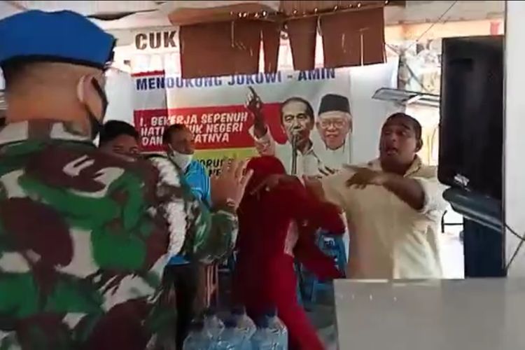 Salah seorang pemilik warkop di Medan, Sumatera Utara nekat menyiram petugas Satgas Covid-19 dengan air panas.
