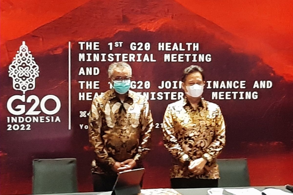 Menteri Kesehatan Budi Gunadi Sadikin saat berfoto dengan Direktur Jenderal World Health Organization (WHO) Tedros Adhanom Ghebreyesus usai jumpa pers.